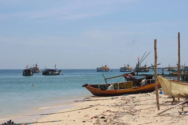 Wooden Boat Takes Passengers Island — Stock Photo, Image