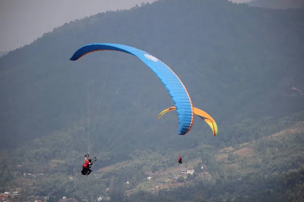 Extrémní Sportovní Paragliding Hráč Letu — Stock fotografie