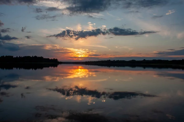 Неймовірно Красивий Літній Захід Сонця Озері — стокове фото