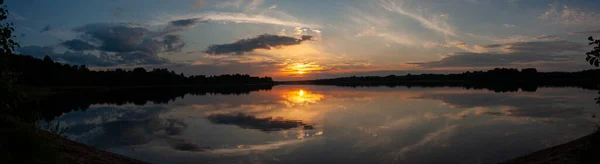 Increíblemente Hermoso Atardecer Verano Lago — Foto de Stock