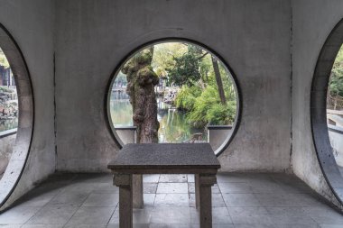 Çin 'de Suzhou Garden parkta sonbahar