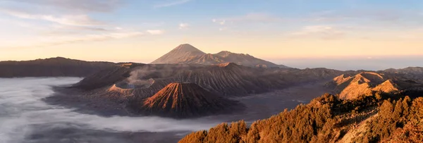 布罗莫火山的日出，在爪哇拍摄，因杜亚 — 图库照片