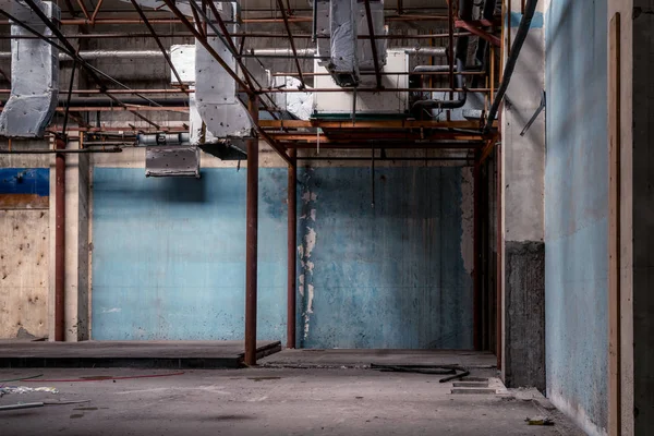 O edifício industrial abandonado. Fantasia cena interior . — Fotografia de Stock