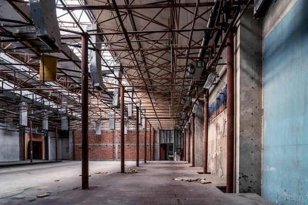 O edifício industrial abandonado. Fantasia cena interior . — Fotografia de Stock