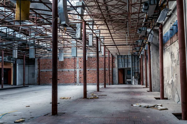 O edifício industrial abandonado. Fantasia cena interior . — Fotografia de Stock