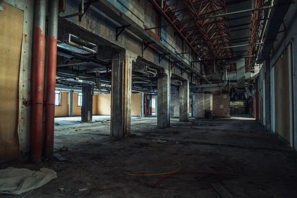 The abandoned industrial building. Fantasy interior scene. — Stock Photo, Image