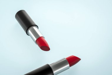 Açık renkli arka plan, ürün fotoğrafçılığı, 3d render ile Ruj.