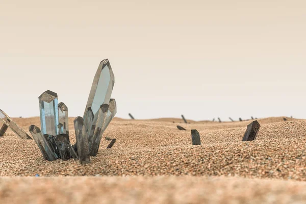 Un racimo de cristal mágico se reúnen en el desierto, 3d representación . —  Fotos de Stock