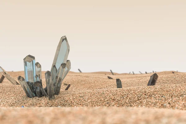 Un racimo de cristal mágico se reúnen en el desierto, 3d representación . —  Fotos de Stock