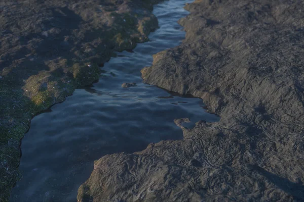 Joki vuorten välillä aurinkoisena päivänä, 3d renderöinti — kuvapankkivalokuva