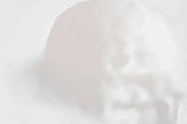 Czystość rozpryskiwania mleka z kreatywnymi kształtami, renderowanie 3D. — Zdjęcie stockowe