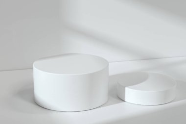 boş bir odada ürün sunumu için platform, 3d render