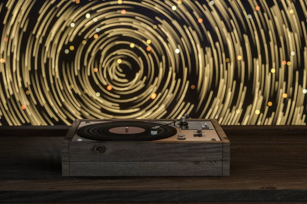 Il vecchio giradischi in vinile di legno sul tavolo, rendering 3d . — Foto Stock