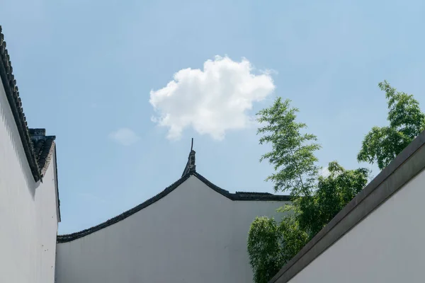 Muinaiset Muurit Suzhoussa Kiinassa Pilvisenä Päivänä Kuva Kohteessa Suzhou Kiina — kuvapankkivalokuva
