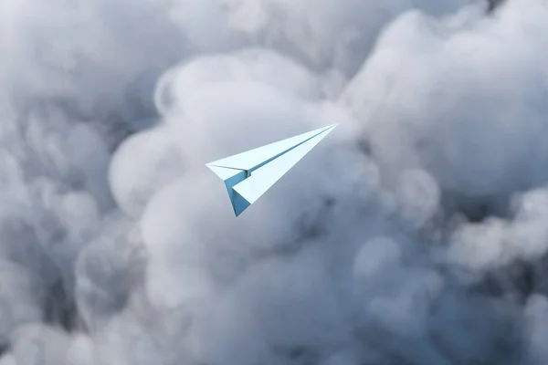 Avião Papel Voar Sobre Nuvem Renderização Desenho Digital Computador — Fotografia de Stock