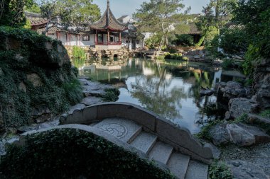 Suzhou Bahçesi 'nde antik mimari. Fotoğraf: Suzhou, Çin.