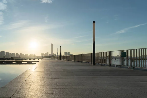 Güneşli Bir Sabahta Boş Beton Platform Fotoğraf Suzhou Çin — Stok fotoğraf