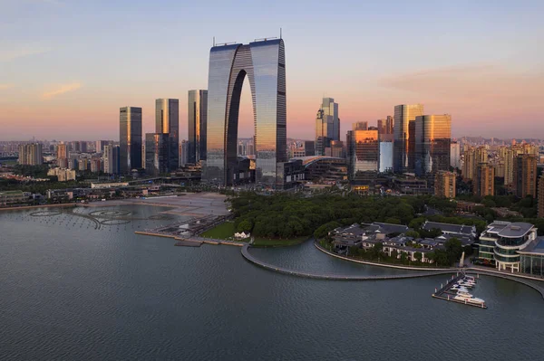 Cbd Byggnader Vid Sjön Foto Suzhou Kina — Stockfoto