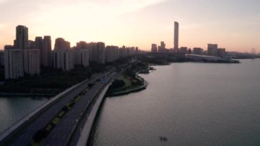 CBD binalarıyla gündoğumu. Suzhou, Çin 'de hava durumu.