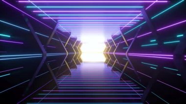 Parlak çizgilerle karanlık uzay gemisi tünelinde ilerliyoruz..