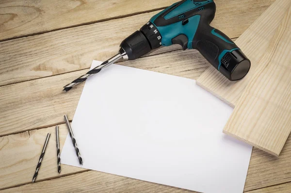 Herramientas de construcción sobre fondo de madera. Carpintería . — Foto de Stock