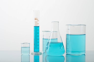 Laboratuar ekipmanları. Tablo farklı bir boyutunu Züccaciye Mağazaları.