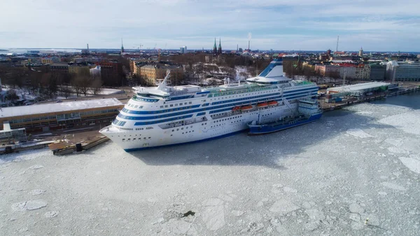 Helsinki şehir güzel manzarasına. Finlandiya Helsinki Harbor'da cruise