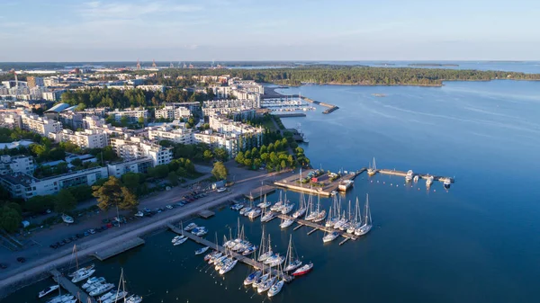 Prachtig Uitzicht Haven Boten Helsinki Stad Bij Zonsondergang Zomer Panorama — Stockfoto