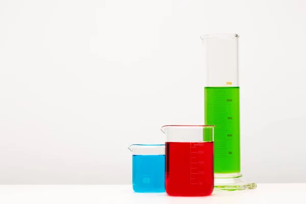 Grupo Cristalería Laboratorio Líquido Colores Brillantes Concepto Científico —  Fotos de Stock