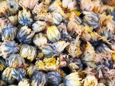 Çay süslemek için kurutulmuş çiçekler. Harika bir arka plan. Gıda.