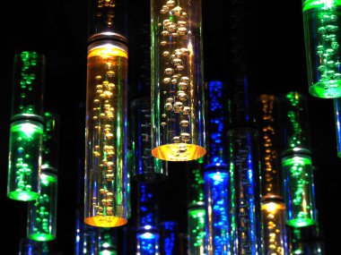  Güzel ışıklandırma. Çok renkli ışıklar. Baloncuk -lar.    