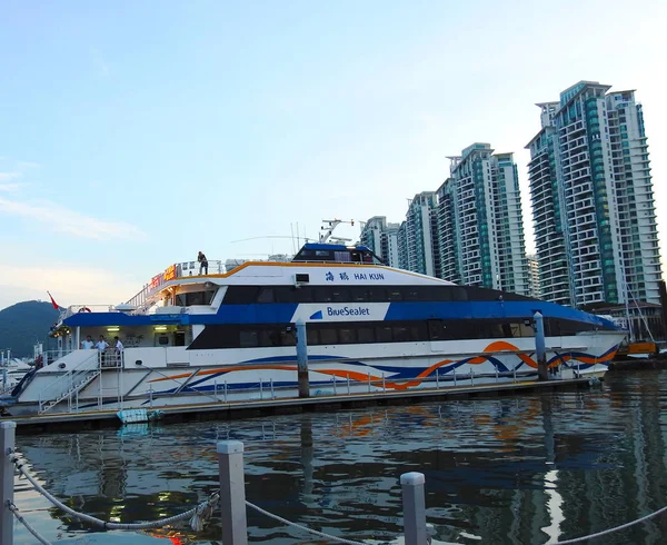 Hainan Sanya China July 2019 Evening Pier Boats Yachts Water — Stock Photo, Image
