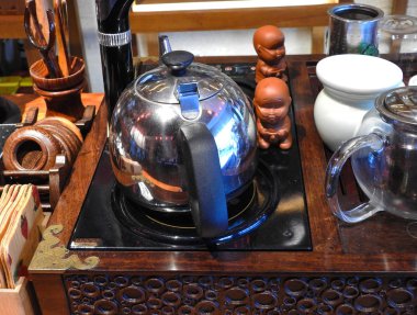 Geleneksel bir çay seremonisi için ayarlayın. Içecek -ler.          