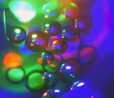 Suya yağ damlıyor. Soyutlama. Geçmişi. Makro çekim.