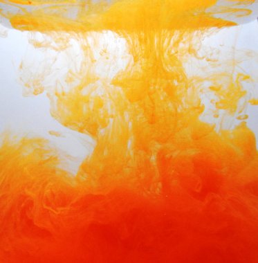 Sudaki renkli boya dokusu.