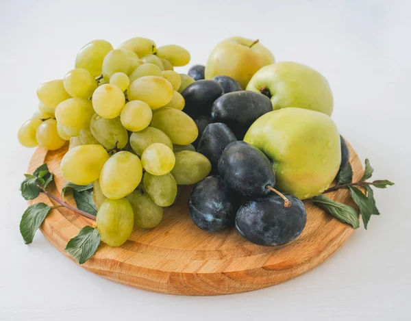 Frutta Fresca Mista Piatto Legno — Foto Stock