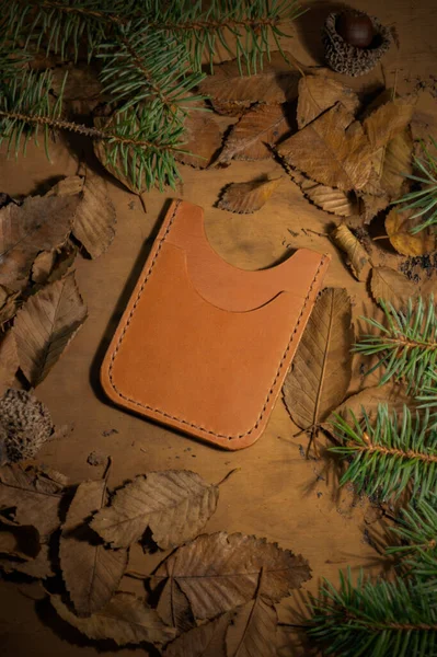 Meşe ağacının arka planında bir defter