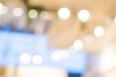 İnsanlar rahatlamak akşam yemeği için soyut bokeh ışık arka plan ile odak veya mevsimlik Restoran.