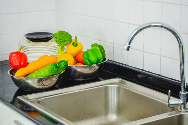 Preparing Vegetable Washing Remove Pesticides Skin — Stock Photo, Image
