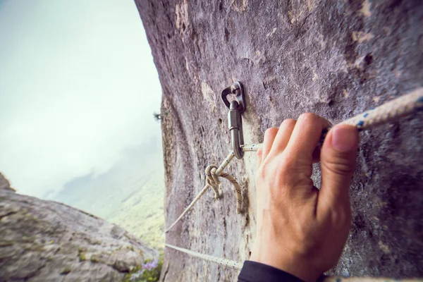 Beschädigter Schnellkarabiner. — Stockfoto