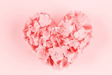 Kalp şekli çiçekler.