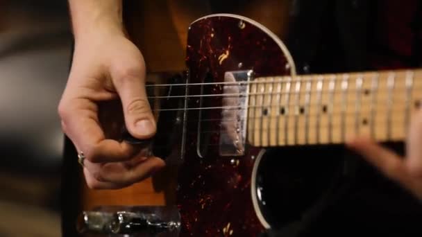Cuello Guitarra Cerca Mano Guitarrista — Vídeo de stock