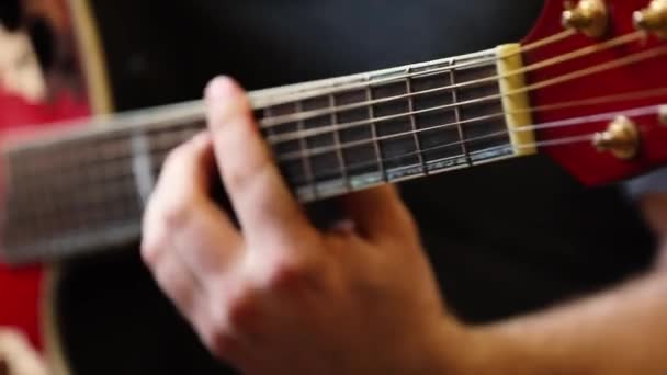 Cuello Guitarra Cerca Mano Guitarrista — Vídeo de stock