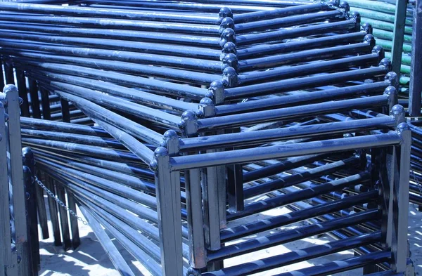 kırsal Pazar Stall büyük ferforje yatak çerçevesi grubunun görünümü yakın