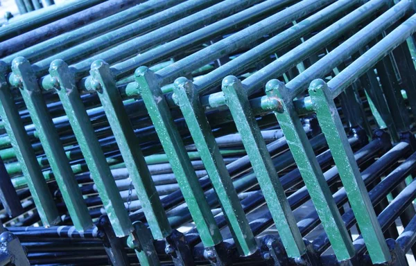 kırsal pazarda ferforje yatak çerçevesi Zigzag şekli