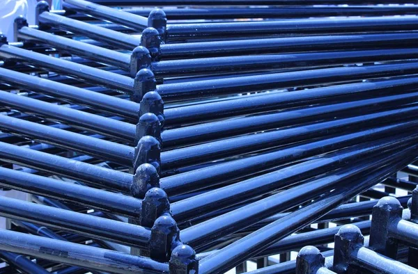 kırsal pazarda ferforje yatak çerçevesi Zigzag şekli