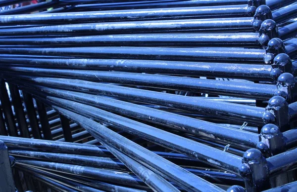 kırsal pazarda ferforje yatak çerçevesi Zigzag şekli