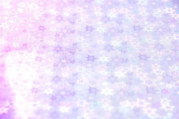 Unscharfe rosa Szenekulisse mit Sternen. Heller holografischer Folienhintergrund — Stockfoto