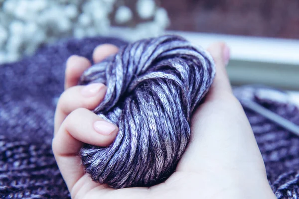 Nadelstiche Textur Schöne Gestrickte Hellviolette Stoff Mit Metallic Fasern Und — Stockfoto