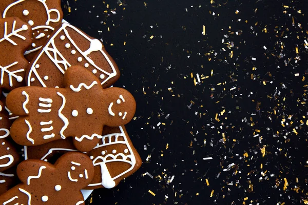 Νόστιμο Σπιτικό Χριστουγεννιάτικο Μπισκότο Μελόψωμο Διαφόρων Σχημάτων Γλάσο Ζάχαρης Μαύρο — Φωτογραφία Αρχείου